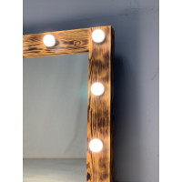 Зеркало в ванную из дерева с подсветкой лампочками 90х70 см